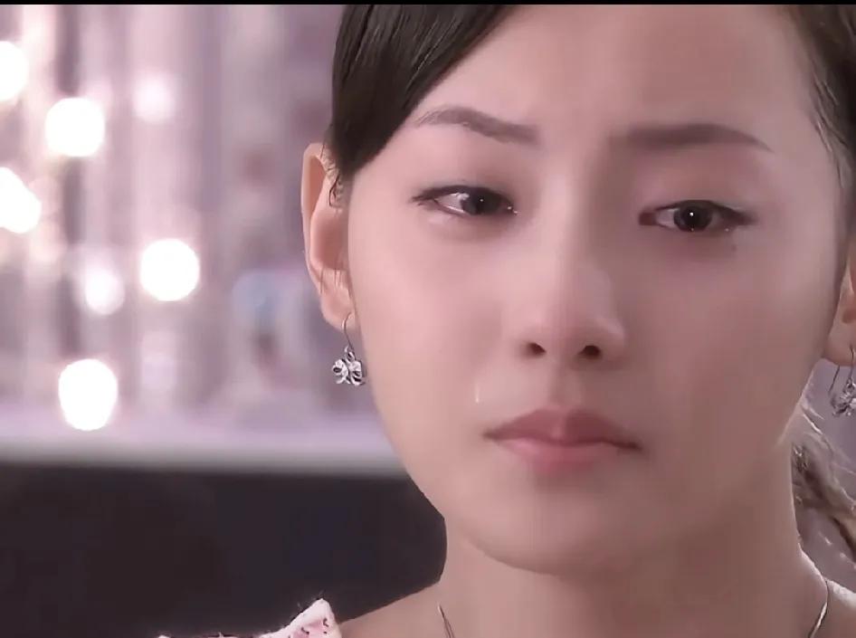 作为女生，我始终维护像张嘉倪这样坦坦荡荡的川渝姑娘。那种二十几岁不好好读书的女