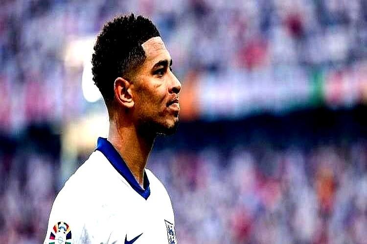 别再骂贝林厄姆了，皇马的问题压根不在他。说白了，皇马现在中场没人能控场。克罗