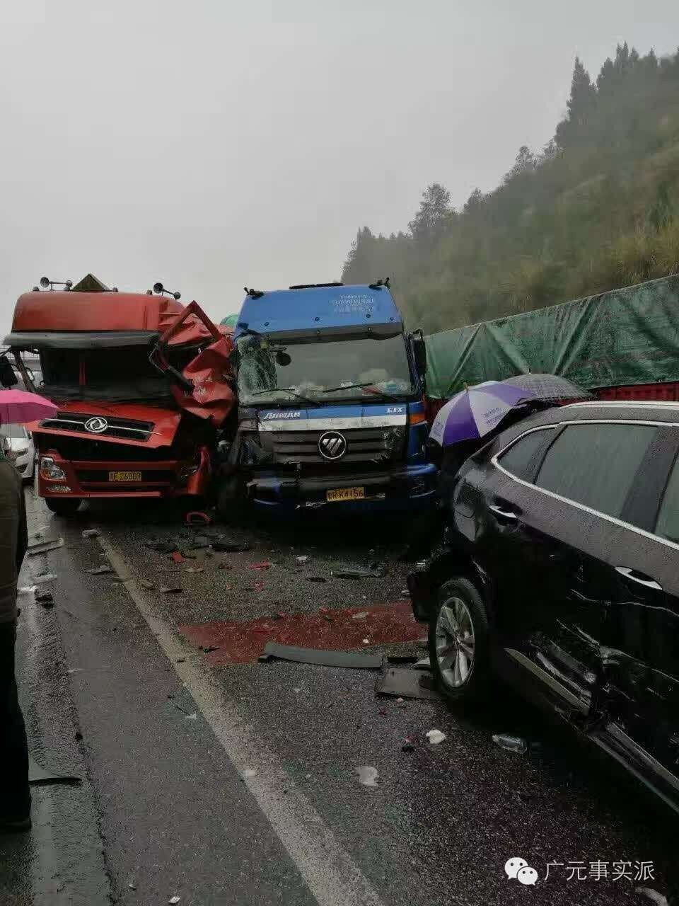 广元京昆高速发生多起重大交通事故 现场一片狼藉 惨不忍睹!