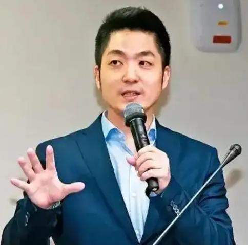 蒋万安一边嘴上喊着“两岸交流”，一边转头给亚运赛场的“台独”站台：称其是“最质朴