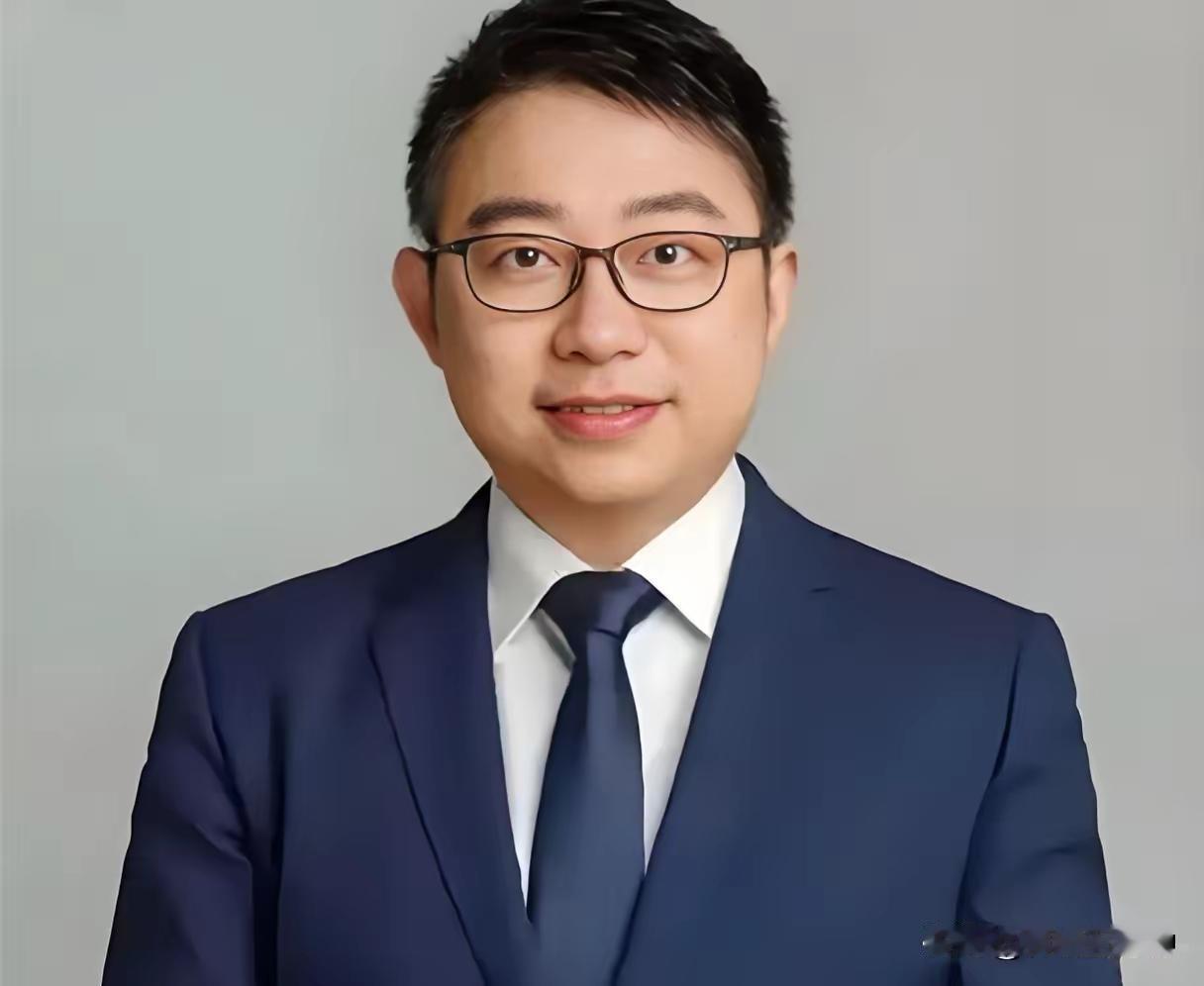 沈逸教授指出，考公竞争白热化，考生们白天上班、晚上刷题，舍弃休息与聚会，只为争得