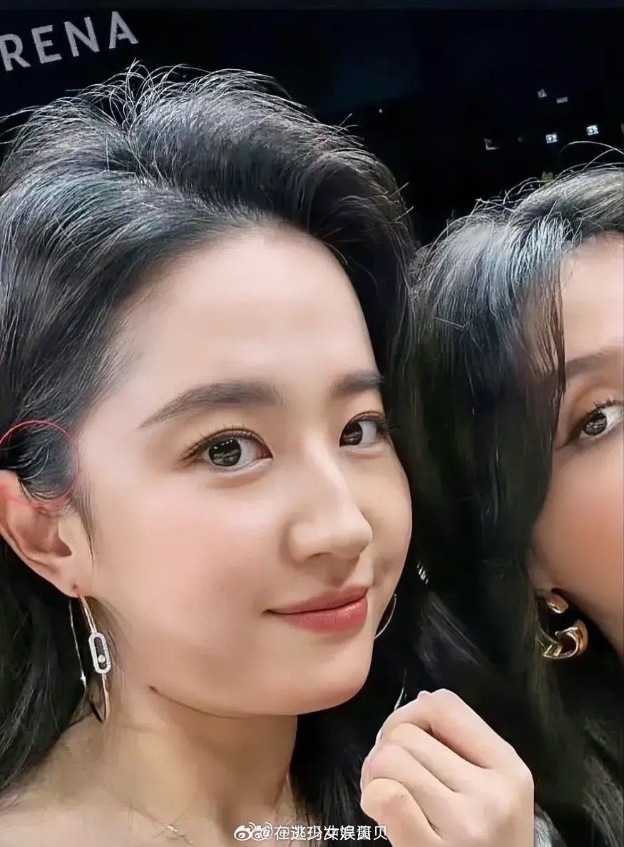 连女神都有白头发了，你还在焦虑什么呢？