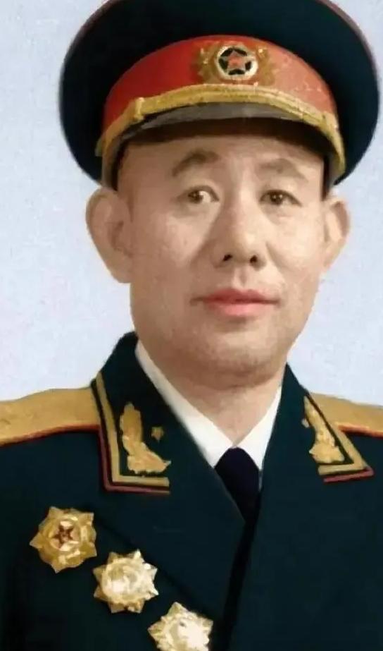 1951年，志愿军开会，彭德怀大喊了一声：“黄朝天，你给我站起来！”违反命令的黄
