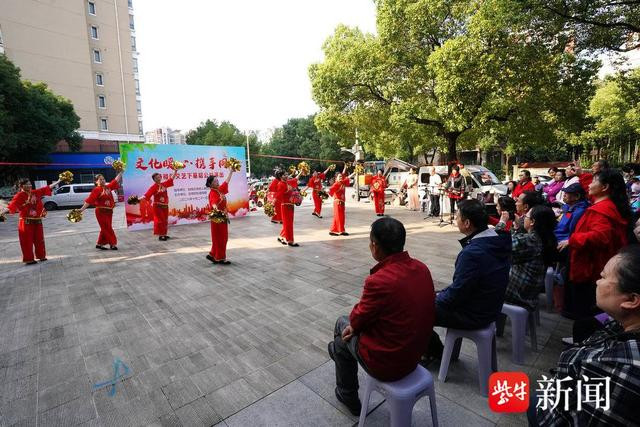 “文化暖心 携手同行”公益演出进社区，欢歌起舞送欢乐