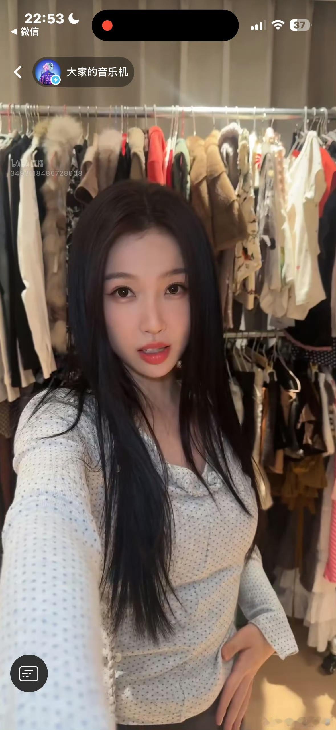 虞书欣衣帽间沉浸式被虞书欣衣帽间圈粉！高级又治愈，每一处都透着用心，她温柔介绍