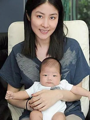 陈慧琳很喜欢刘德华的女儿，她跟华仔商量：“我有两个个儿子，只要你看上，随便你挑做