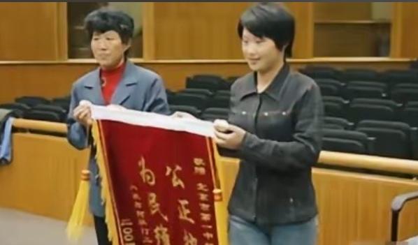 “我保护自己也有错吗！”2003年，北京，3名男子深夜强行闯入女生宿舍，殴打一名