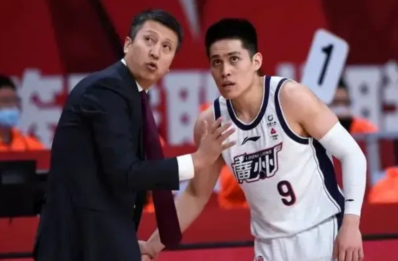后悔莫及！郭士强这次打脸了吧，国内这么好的球员放着不用，现在后悔了吧！上届世