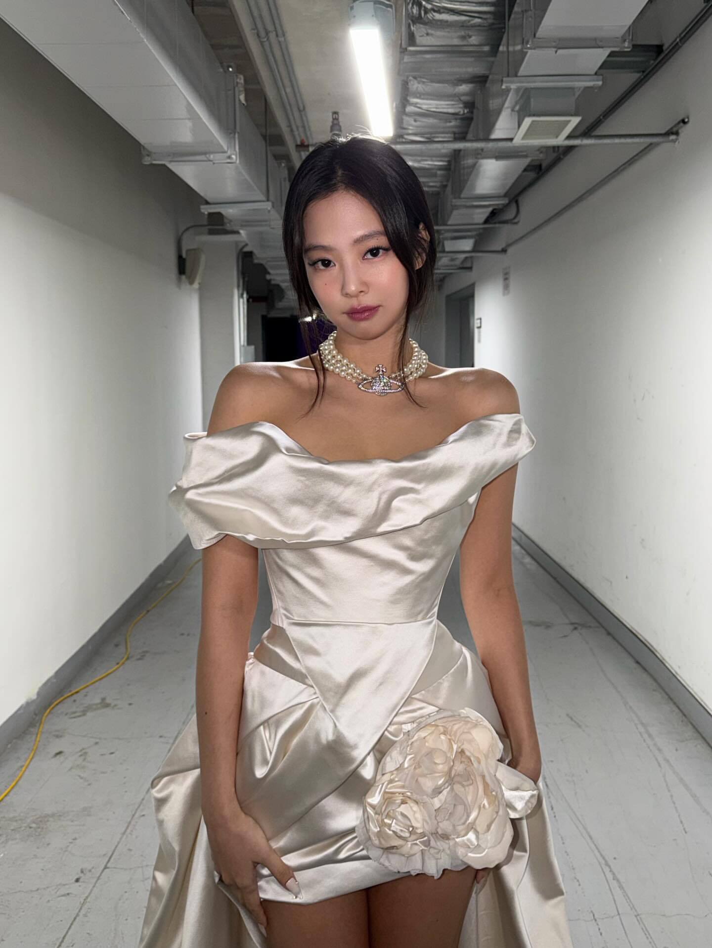 Jennie今日更新ins🤍💍就很有妮味～