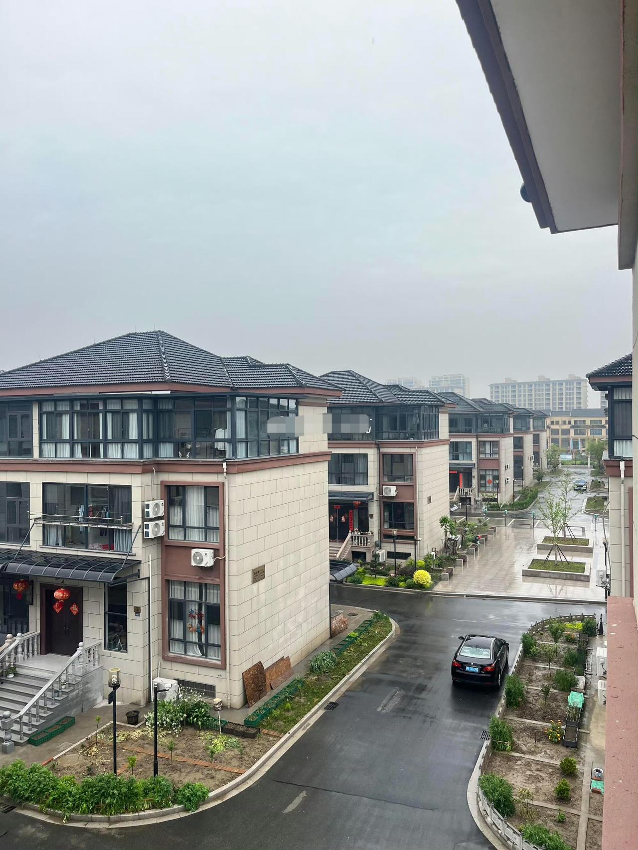 图一是浙江农村，图二是日本京都富人区。​​​