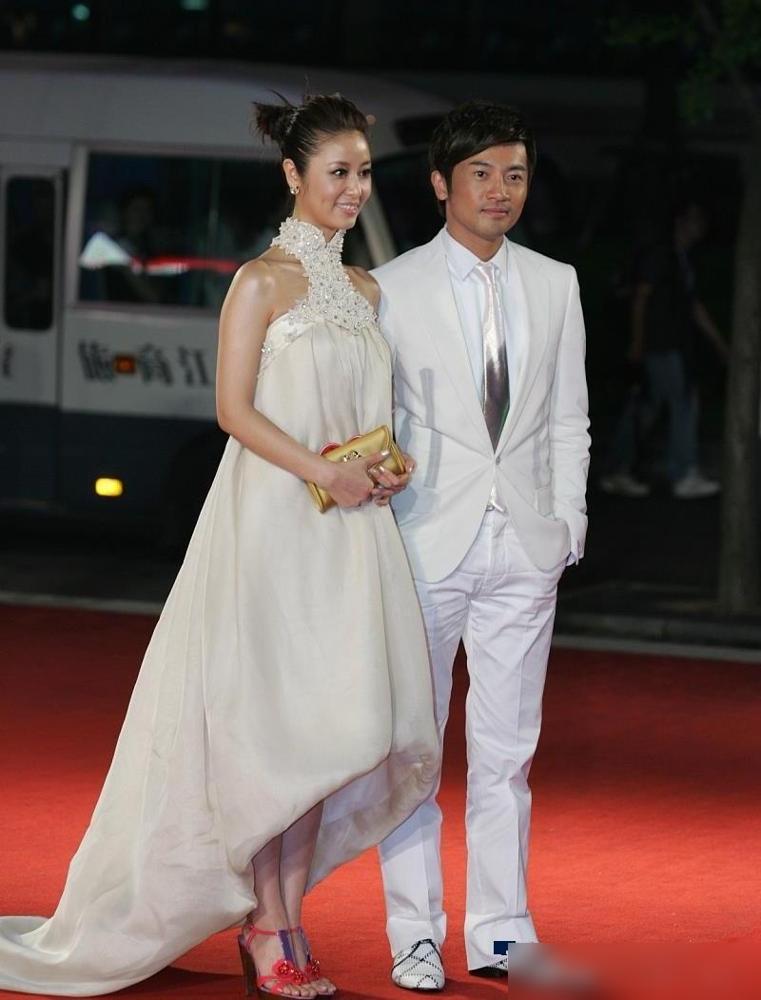 终于能明白当年苏有朋和林心如为何做不了恋人，只能做朋友，虽然两人同是台湾艺人，巅