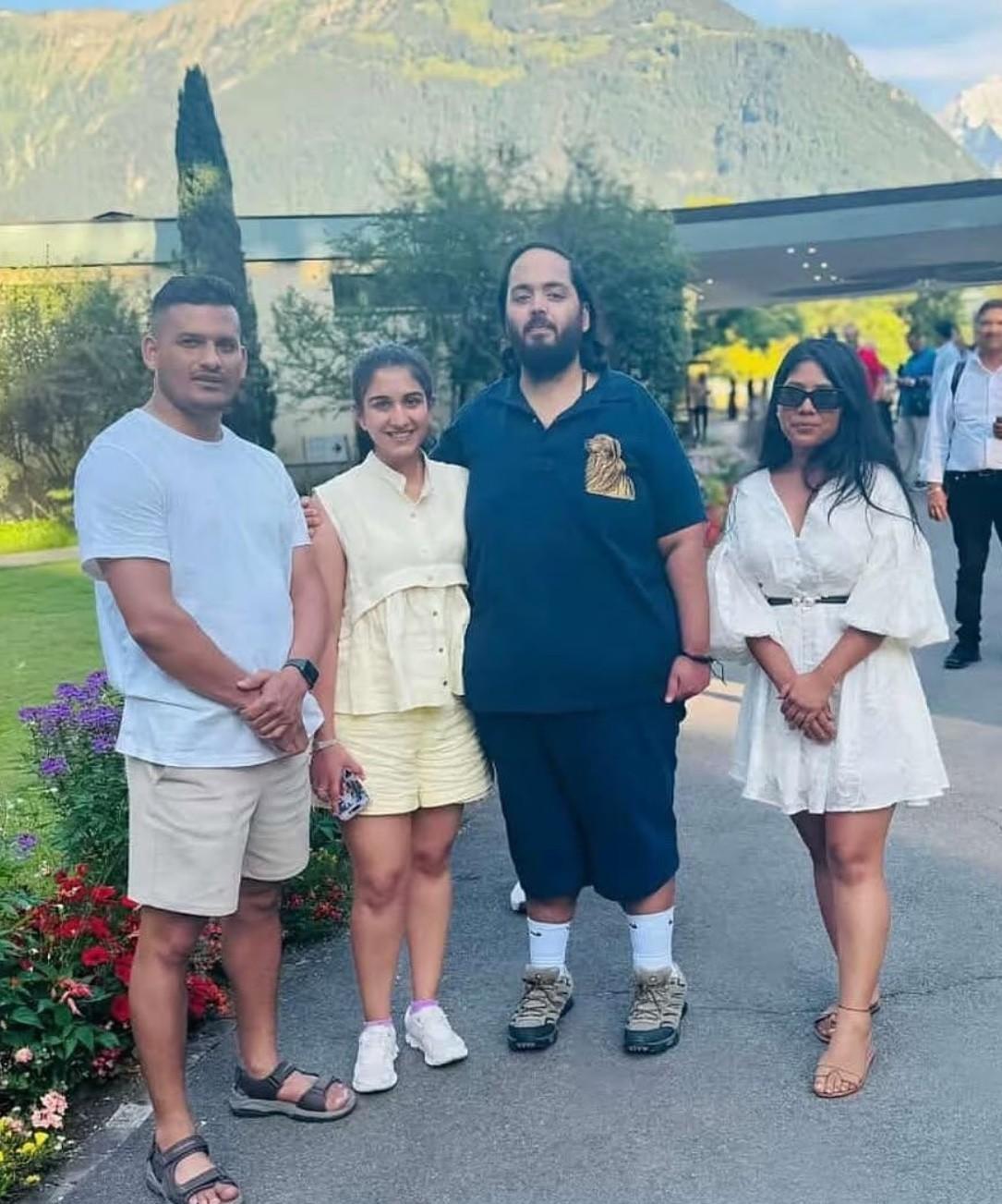 刷到印度首富小儿子和小儿媳在瑞士的照片，俩人站一块儿是越来越有夫妻相了！不过说