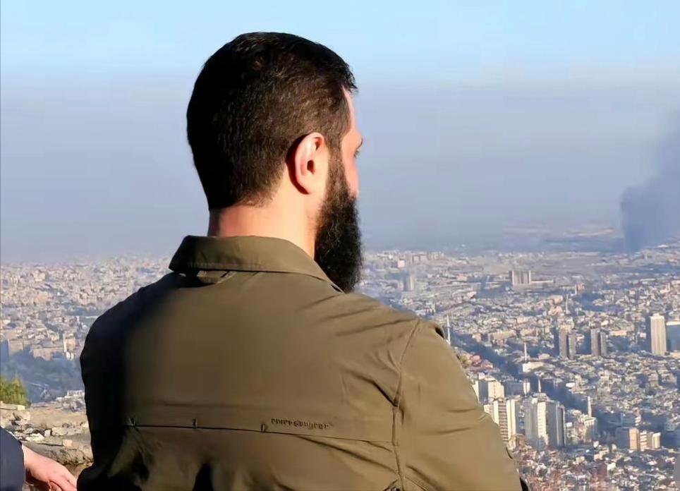 外媒消息，叙利亚将向中国移交数百名圣战分子。而11月17日的这则消息，配上朱拉尼