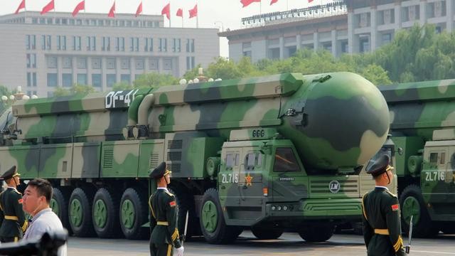 美媒：俄罗斯向中国提供25吨高浓缩铀，解放军可生产1000枚核弹？