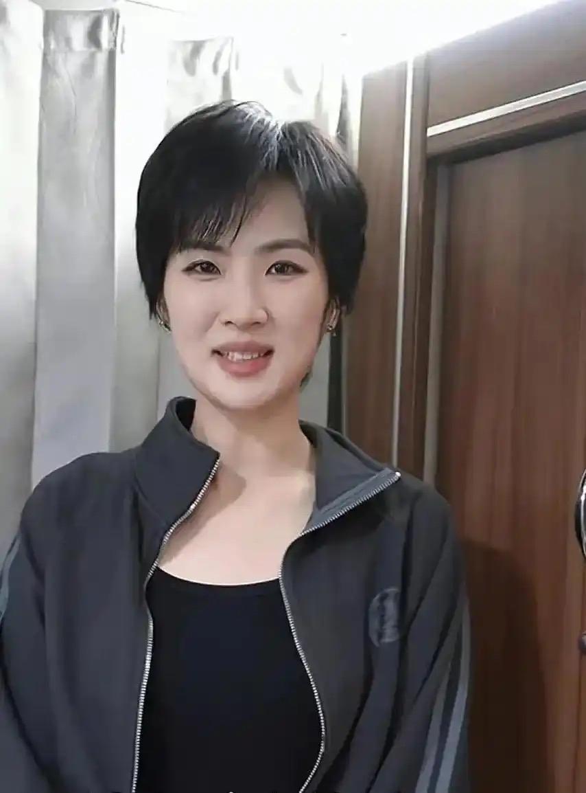 姚安娜对娱乐圈最大的贡献就是自从他开始演戏以后，就没有人敢在娱乐圈那富二代人设了