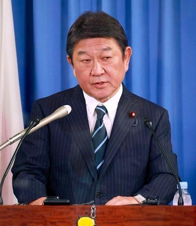 中俄的基本国情是不同的。俄罗斯不缺粮食，不缺能源，关起门来是可以过日子的，而且它