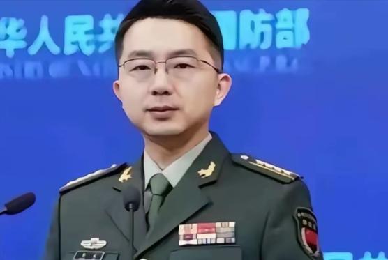 美军航母撞枪口上了！8月10日这天，消息传出来，美国那艘华盛顿号航母，刚从越