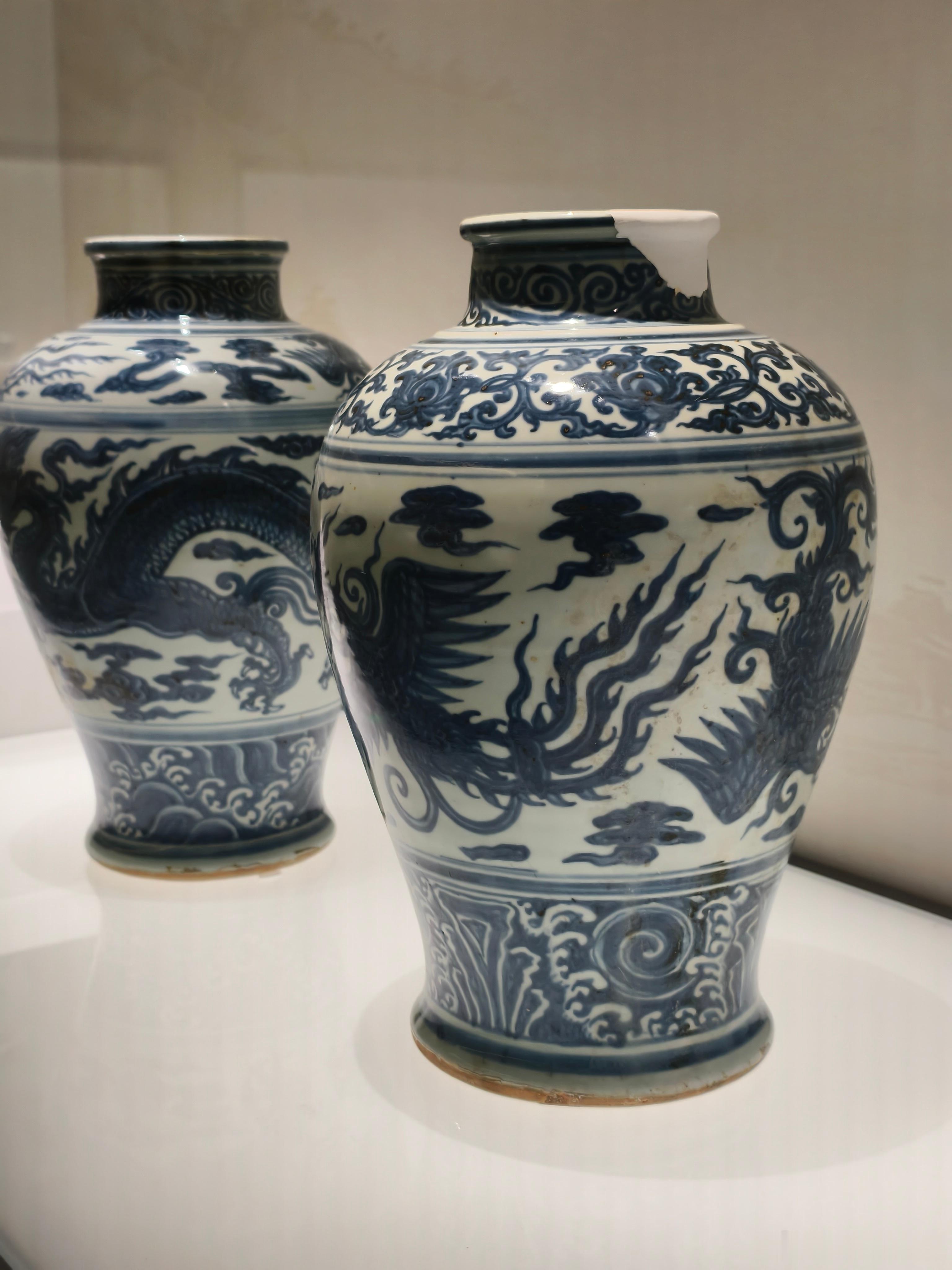 明空白期青花凤纹梅瓶明正统(1436-1449年)1981年湖北省文物总店