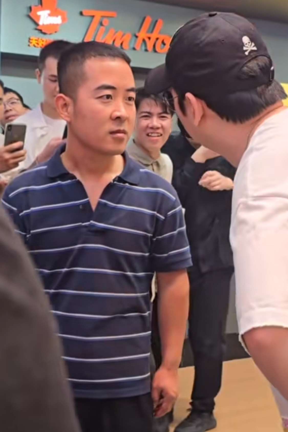 为了车模，无所畏惧的条纹哥。