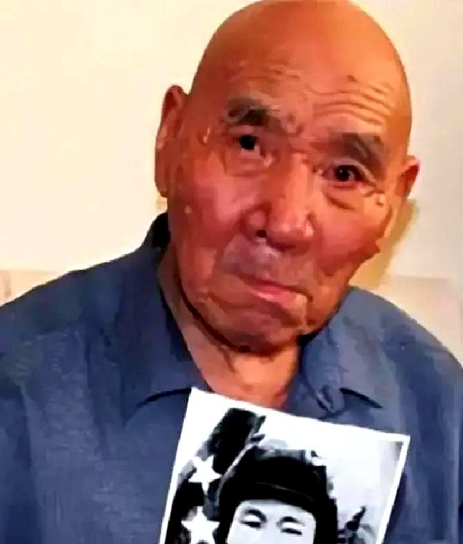 1953年，志愿军“打坦克英雄”苏吊蛋受到接见，伟人嫌这名字实在不雅，就说：“我