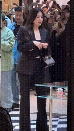 曾黎不愧是中戏第一美女，这个小身段简直迷死人了