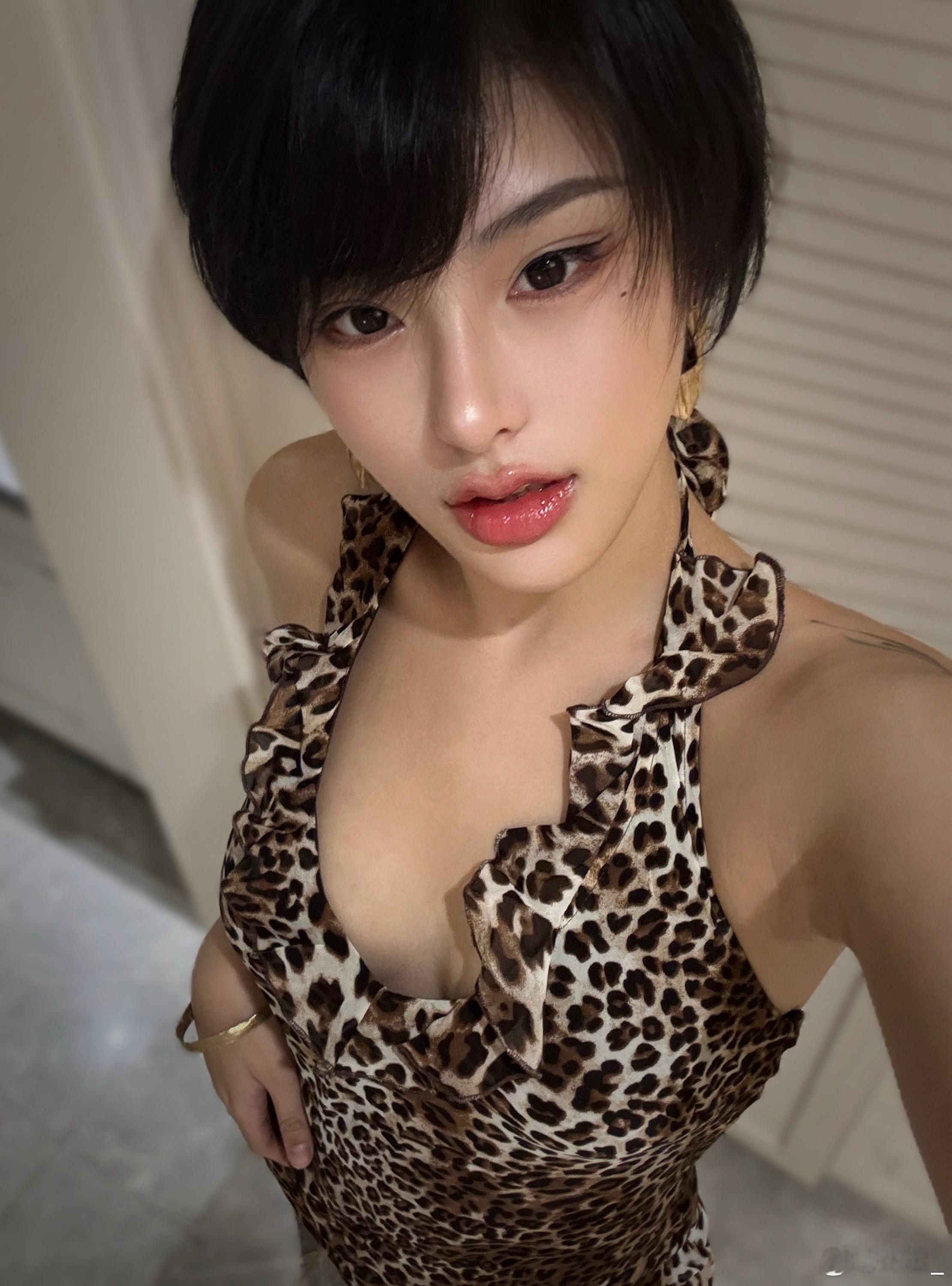 不出门但是ootd_​​​