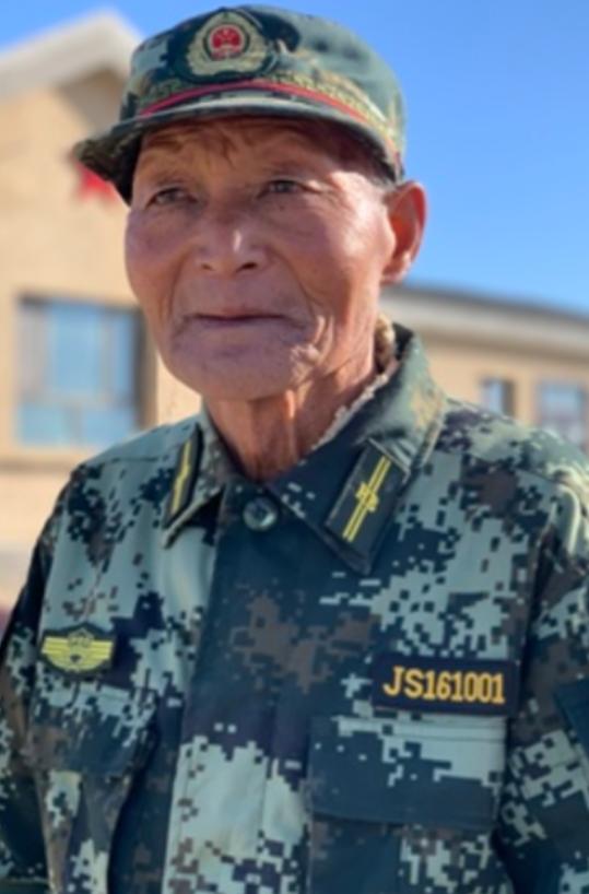 1964年，边防战士魏德友，回山东老家相亲，因为长相英俊，上门相亲的女孩排成长队