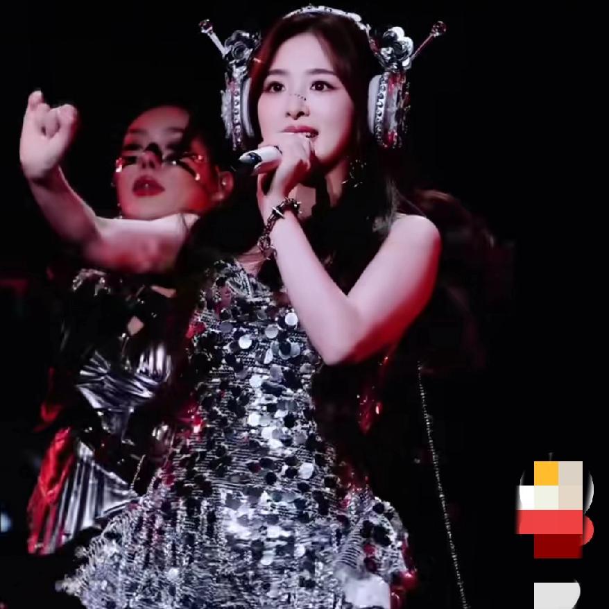 张含韵啊张含韵简直颠覆了我的认知啊这舞台反差感，跟之前酸酸甜甜完全不一样了啊