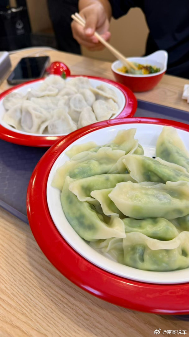 现在物价咋这样北京西站我和同事俩吃个午餐老边饺子以前我常吃今天一点餐我都懵了