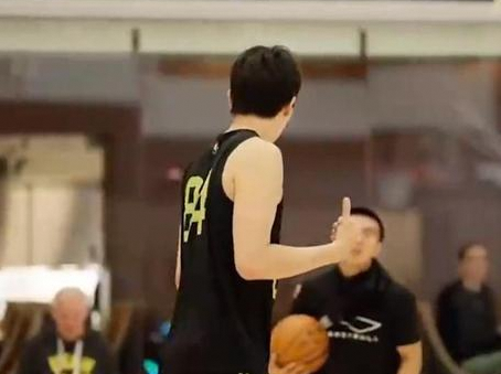 杨瀚森试训爆发13-0训练师赞其有姚明风采