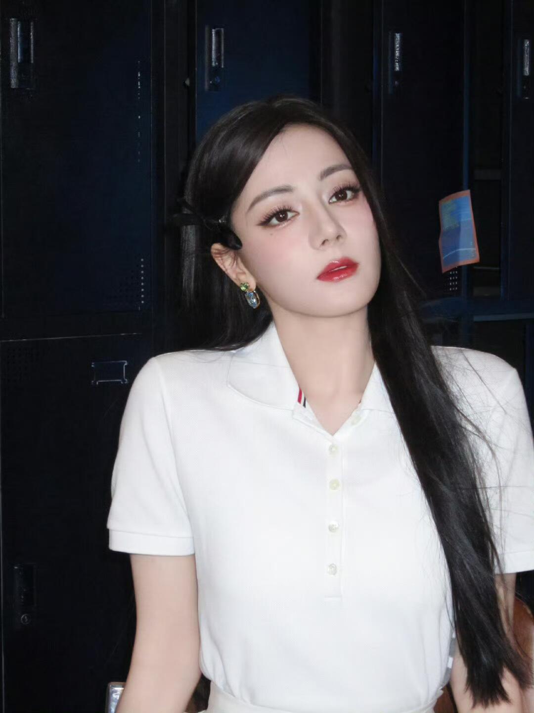 迪丽热巴被跳绳做局了谁还没看迪丽热巴跳绳甩飞球？上一秒美美哒，下一秒手忙脚乱找球