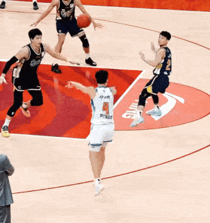 🔥崔永熙这球，把NBA练的东西全甩在CBA场上了！昨天CBA这一幕，我反