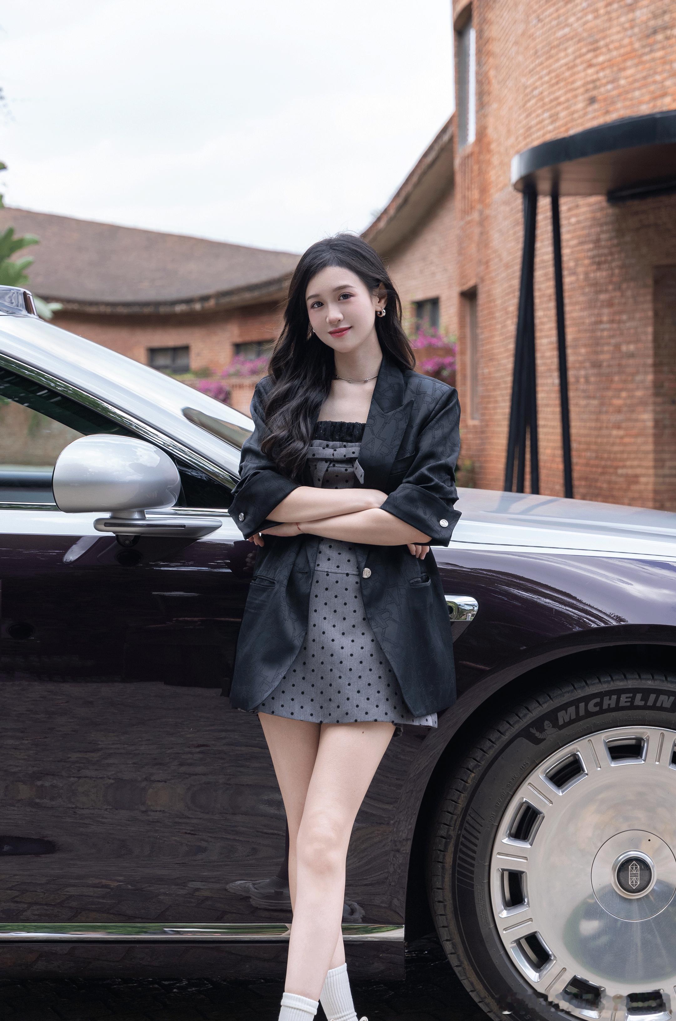 又拿下一位的芳心？特步创始人丁水波的小女儿，丁佳敏。尊界s800​​​