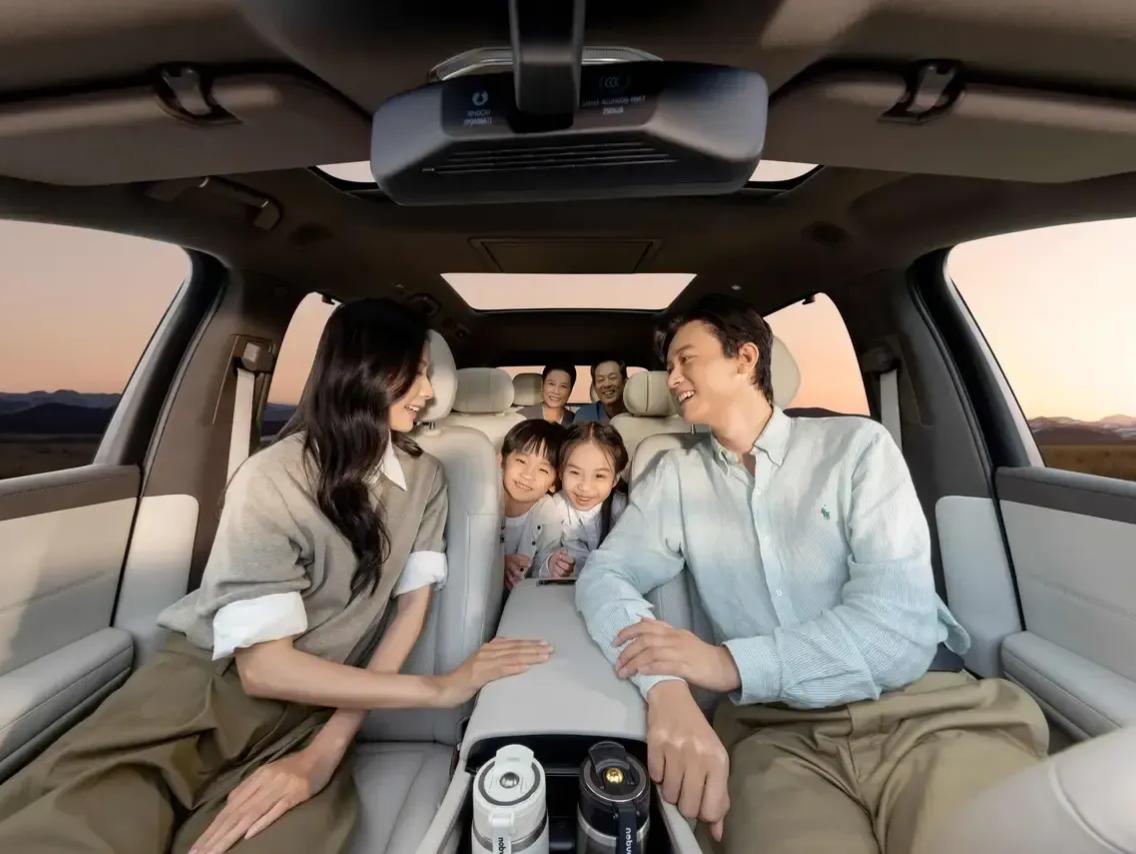 这就是赤裸裸的现实：6％家庭，买50万元以上的车；12％家庭，买20~50万