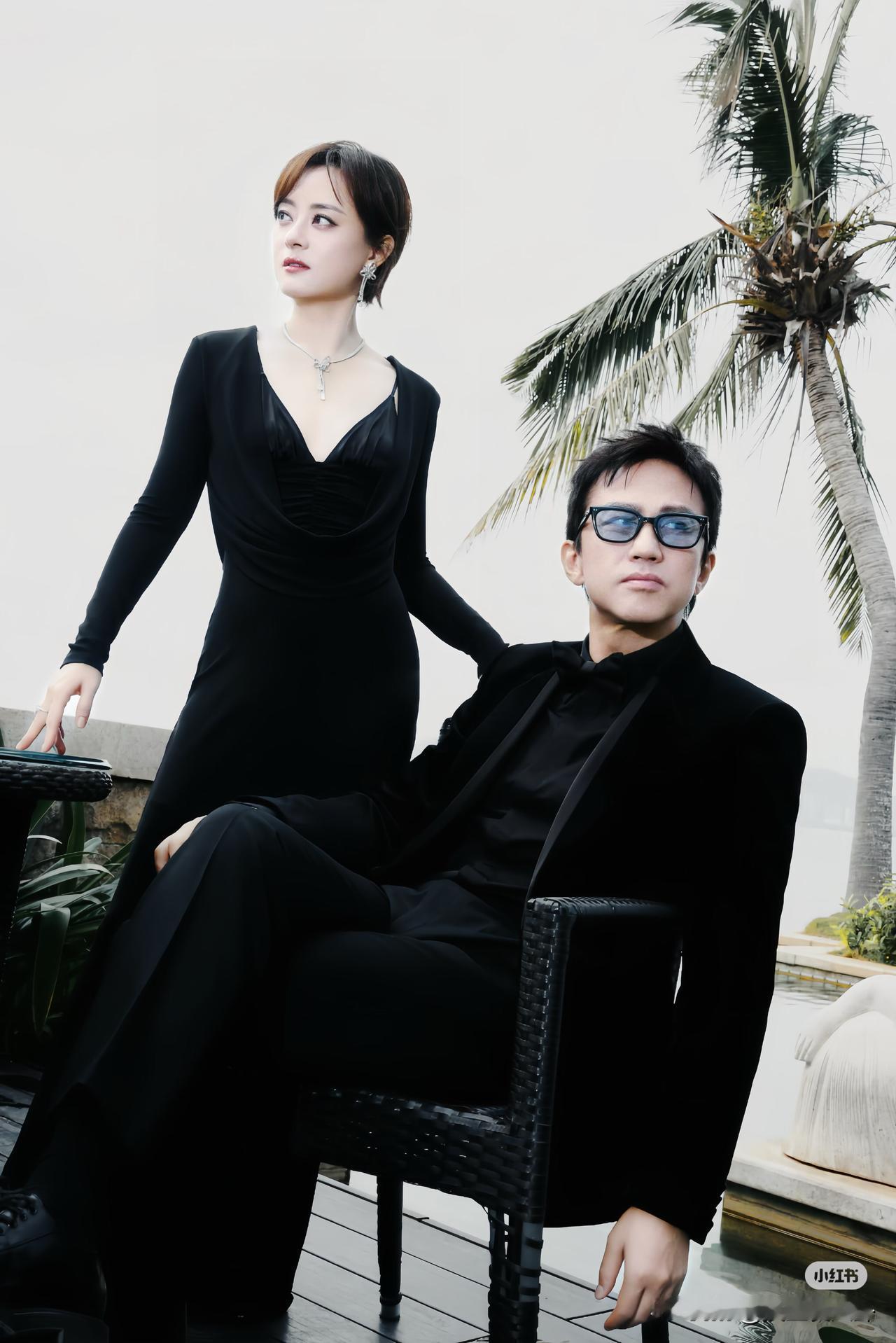 不扒不知道邓超能在芒果跨年上唱跑男曾经的主题曲，原因竟然是《超级英雄》是邓超自