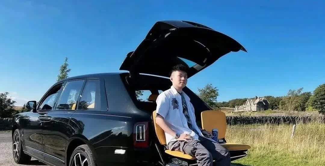 当赵心童被问奖金怎么花时，赵心童表示：还没有考虑好，不过我确实喜欢手表，