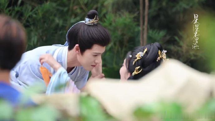 孟子义李昀锐公主抱摸脸孟子义李昀锐超近搂勃路透孟子义李昀锐公主抱摸脸，孟子义李