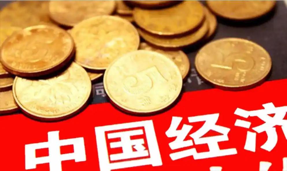 今天走在东京首尔的街头，满眼都是繁华。西装革履的白领走得飞快，霓虹灯闪得人眼晕。