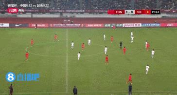看看拜合拉木这禁区内的停球，白白浪费了汪士钦下底强突传中！停球真是辣眼睛，没眼看