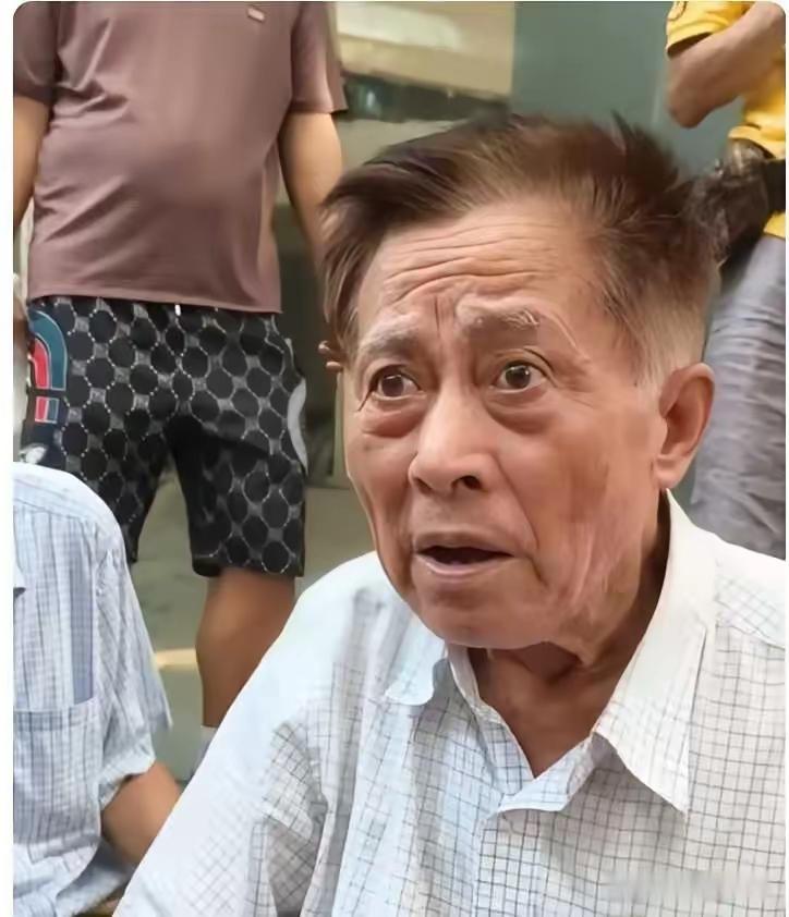 上海三大老登网红里，沈巍老师是最有料的。爱在深秋爷叔由于对股市预测不准，还爱高