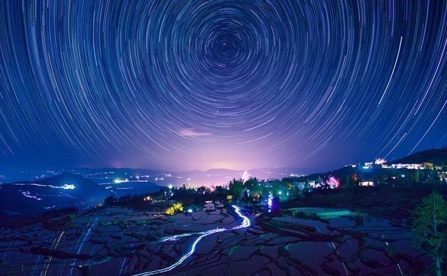 中国摄影圈慢快门拍星星，超慢快门拍星轨近来很多同学喜欢拍摄星空相片，要拍出点