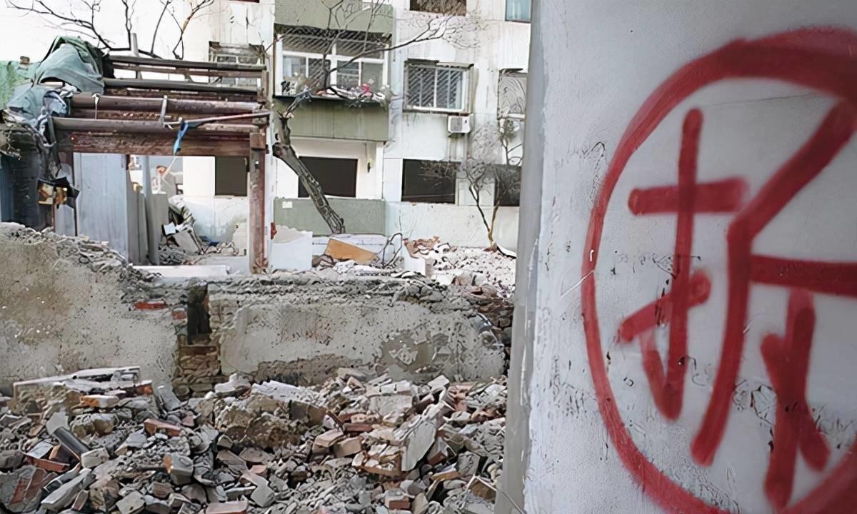 很多网民认为曹颖得癌症是报应，原因是她以前卖房子，10年后，房子被拆迁了，然后她
