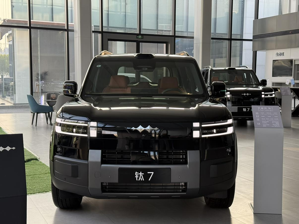 试驾方程豹钛7，妥妥的家庭全能代步神车