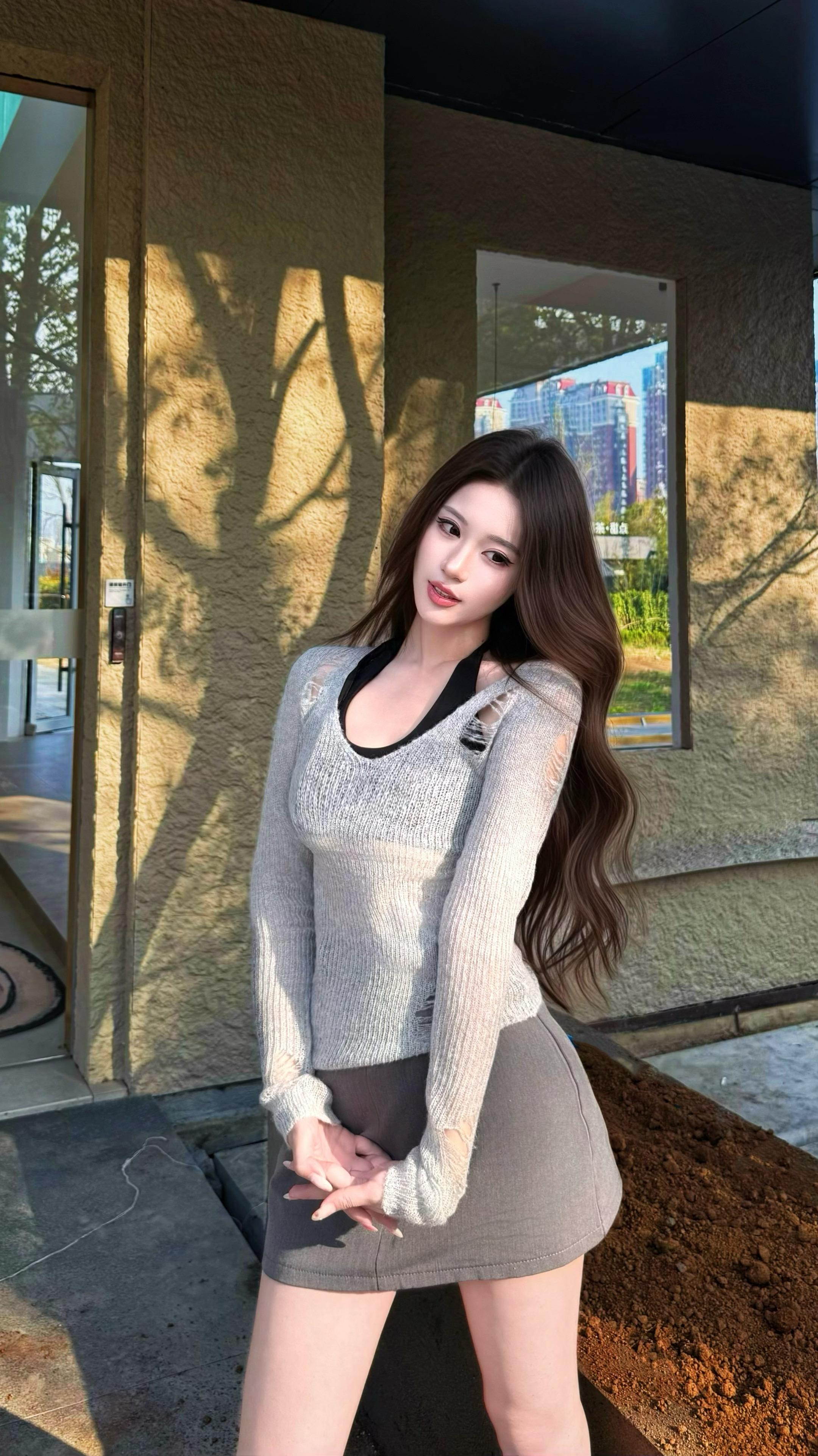 就这样子在土堆旁边出片