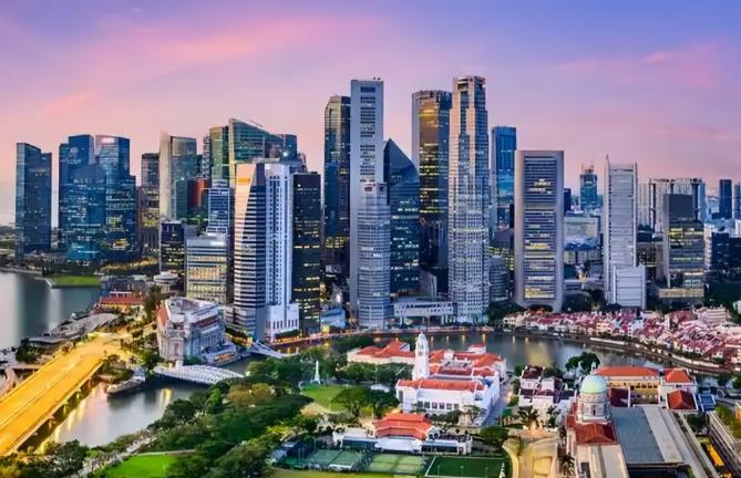 没想到，短短五年，香港和新加坡的经济差距被拉开了一大截。2019年香港GDP