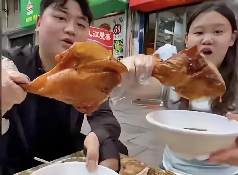 全网都在调侃：张家齐不是来学直播带货，是对全进华“降维打击”最近张家齐和全进华