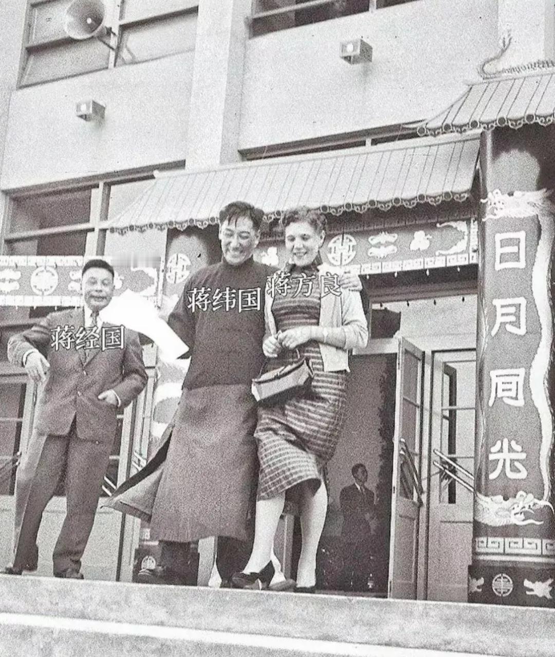俗话说“宁往大伯子腿上坐，不从小叔子眼前过”，这是中国的传统，特别注重小叔子与大