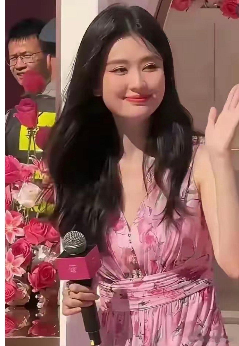婚后的乔欣，妥妥的贵妇样了