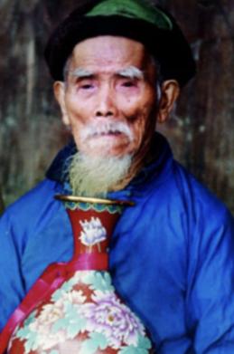 “中国长寿之王”龚来发，一辈子没有娶妻活到了133岁，然而令人发解的是，他有一个