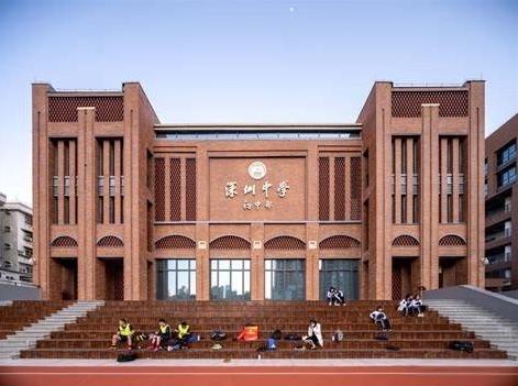 降工资、强度高、责任大，深圳中小学教师迎来离职潮。2021年前后深圳市的中小学